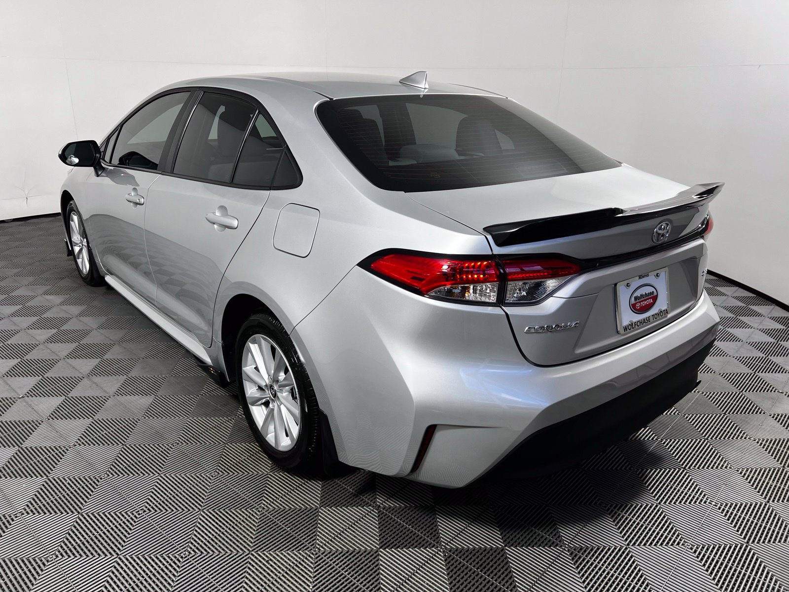 Used 2025 Toyota Corolla LE w/ LE Premium Package FWD image 7