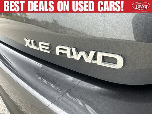 Used 2021 Toyota Highlander XLE AWD/4WD image 44