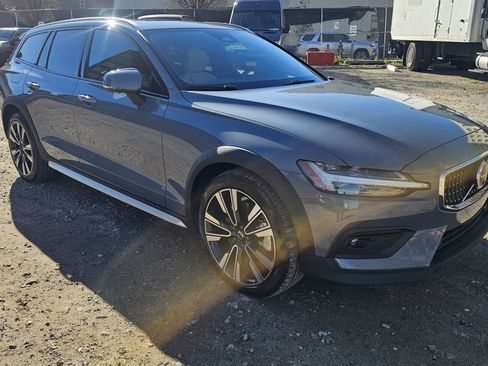 Certified 2024 Volvo V60 B5 Cross Country Ultimate image 5