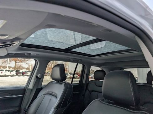 Used 2022 Jeep Grand Cherokee Limited 4xe image 3