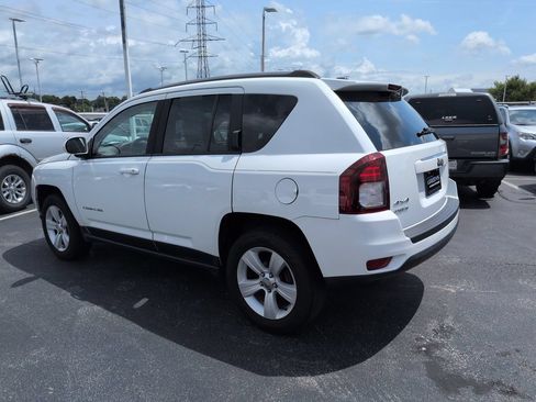Used 2016 Jeep Compass Latitude AWD/4WD image 3