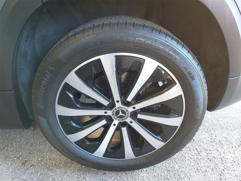 Used 2022 Mercedes-Benz GLB 250 w/ Premium Package Lite image 44