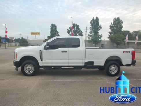 Used 2023 Ford F250 XL w/ FX4 Off-Road Package AWD/4WD image 2