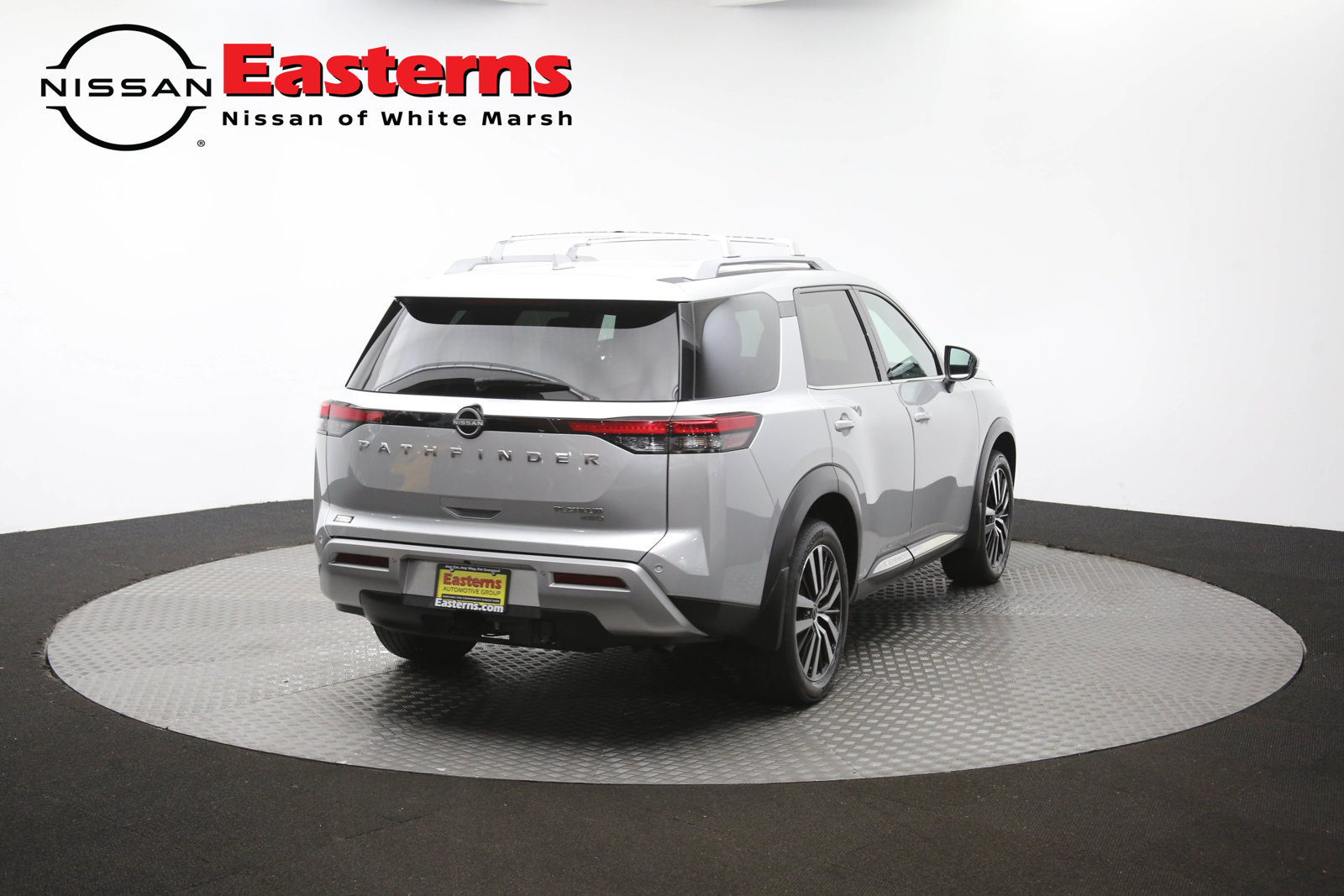 Used 2023 Nissan Pathfinder Platinum AWD/4WD image 38