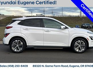 Used 2023 Hyundai Kona SE video 2