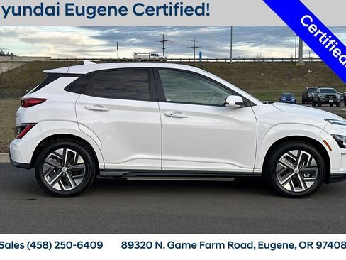 Used 2023 Hyundai Kona SE image 2