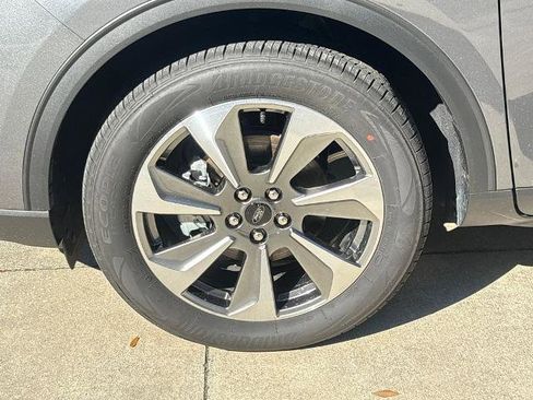 Certified 2025 Ford Escape Platinum w/ Premium Technology Package image 11