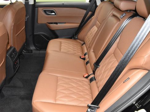 Certified 2026 Nissan Rogue Platinum w/ Platinum Premium Package AWD/4WD image 35