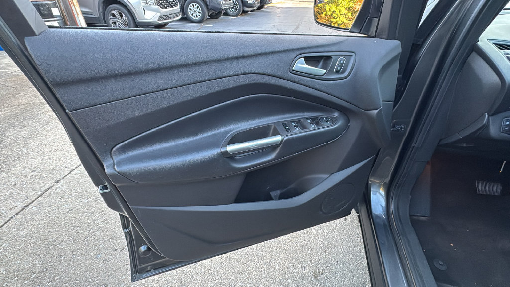 Used 2019 Ford Escape SEL AWD/4WD image 16