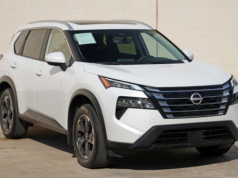 Used 2024 Nissan Rogue SV w/ SV Premium Package FWD image 49