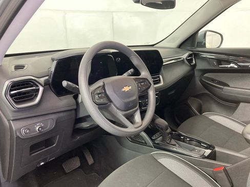 Used 2025 Chevrolet TrailBlazer LT AWD/4WD image 15