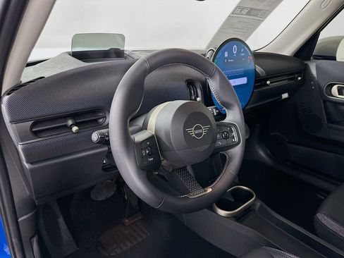 Certified 2025 MINI Cooper 4-Door Hardtop image 9