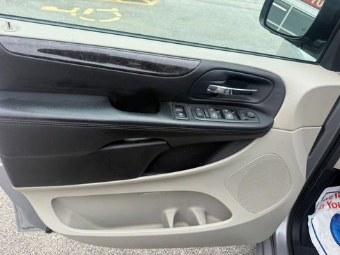 Used 2013 Dodge Grand Caravan SXT w/ Rear Park Assist Pkg image 9