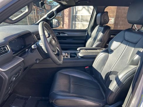 Used 2024 Jeep Wagoneer Series II image 19