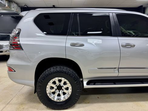 Used 2014 Lexus GX 460 w/ Premium Package image 18