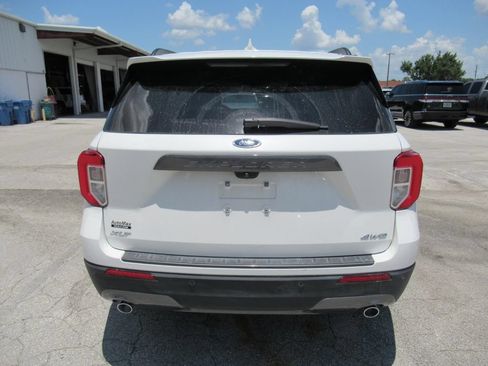 Used 2022 Ford Explorer XLT w/ Equipment Group 202A AWD/4WD image 8