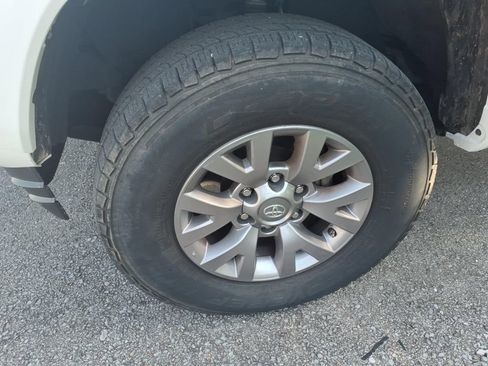 Used 2019 Toyota Tacoma SR5 RWD image 6