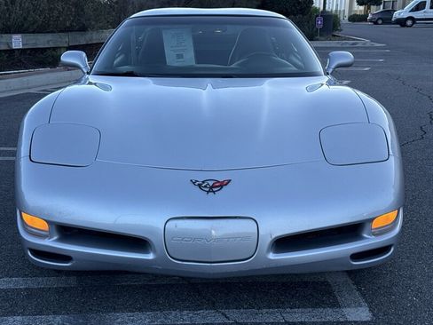 Used 2001 Chevrolet Corvette Coupe w/ Preferred Equipment Group1 image 2