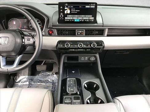 Certified 2024 Honda Pilot Touring image 16