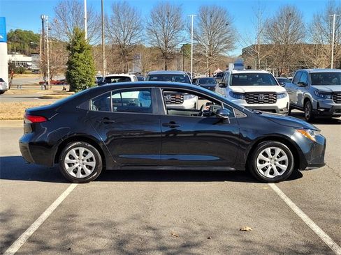 Used 2022 Toyota Corolla LE image 2