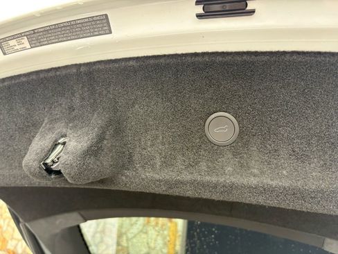 Used 2021 Tesla Model S Plaid image 18