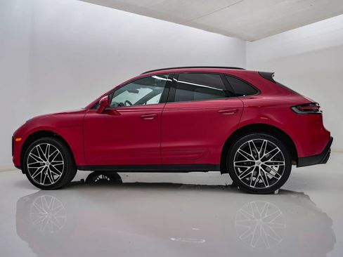 Certified 2026 Porsche Macan AWD/4WD image 2