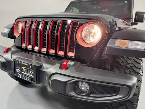Used 2022 Jeep Gladiator Rubicon w/ Cold Weather Group AWD/4WD image 3