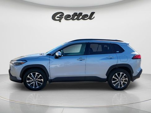 Used 2024 Toyota Corolla Cross XLE w/ Convenience Package image 2