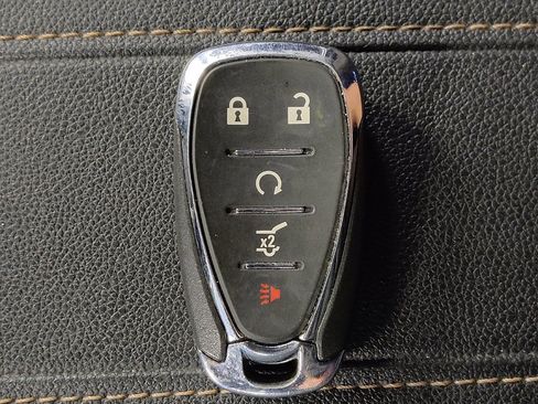 Used 2019 Chevrolet Traverse LT FWD image 32