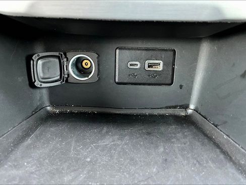 Used 2023 GMC Acadia SLE image 36