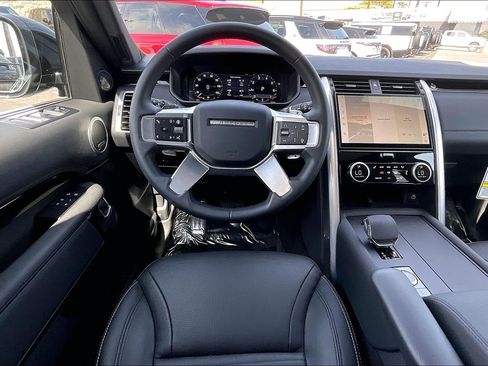 Certified 2025 Land Rover Discovery S AWD/4WD image 5