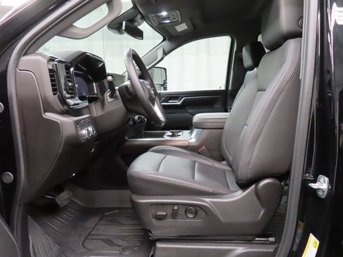 Used 2025 GMC Sierra 2500 SLT image 9