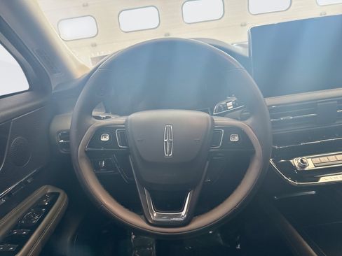 Used 2023 Lincoln Corsair FWD image 12