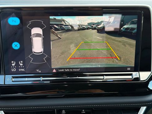 Used 2025 Volkswagen Atlas Cross Sport SE image 31