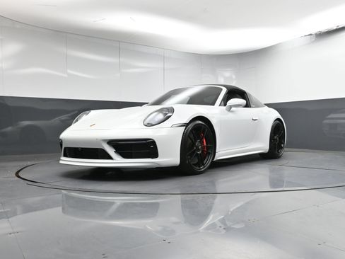 Certified 2024 Porsche 911 Targa 4 GTS image 34