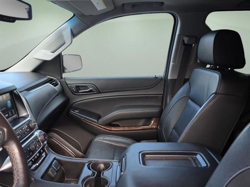 Used 2018 Chevrolet Suburban LT image 12