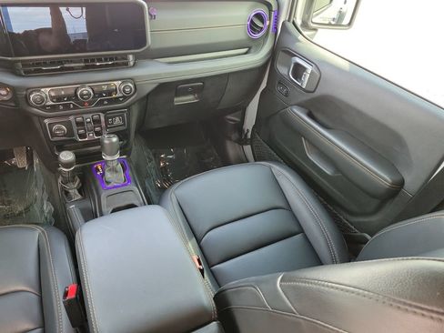 Used 2024 Jeep Wrangler Unlimited Sahara AWD/4WD image 11