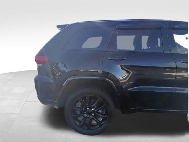 Used 2020 Jeep Grand Cherokee Altitude AWD/4WD image 4