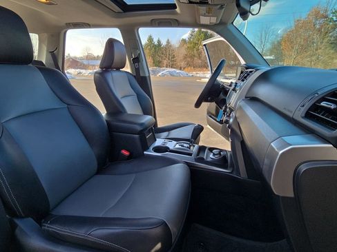 Used 2015 Toyota 4Runner SR5 Premium image 11