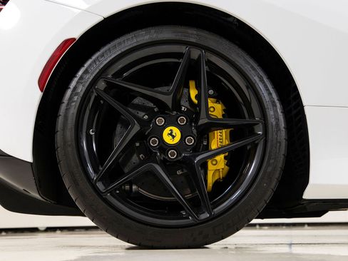 Certified 2022 Ferrari F8 Spider RWD image 18