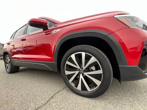 Used 2022 Volkswagen Taos SE w/ IQ.Drive SE Package image 9