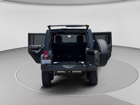 Used 2016 Jeep Wrangler Unlimited Rubicon w/ Connectivity Group AWD/4WD image 27