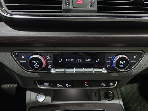 Used 2023 Audi Q5 2.0T Premium w/ Convenience Package image 23