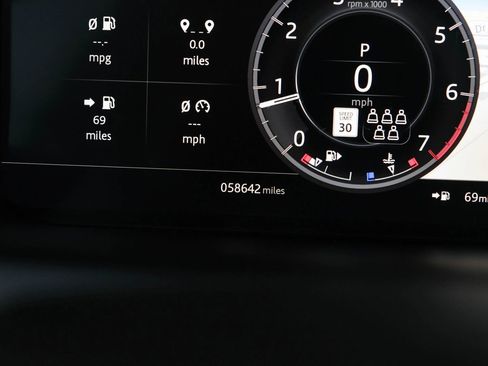 Used 2020 Land Rover Discovery Sport SE image 36