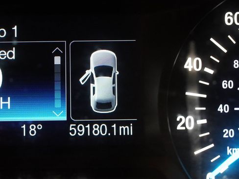 Used 2019 Ford Edge SEL image 4