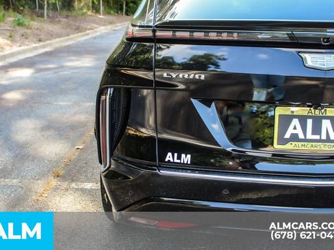 Used 2023 Cadillac Lyriq 2WD image 11