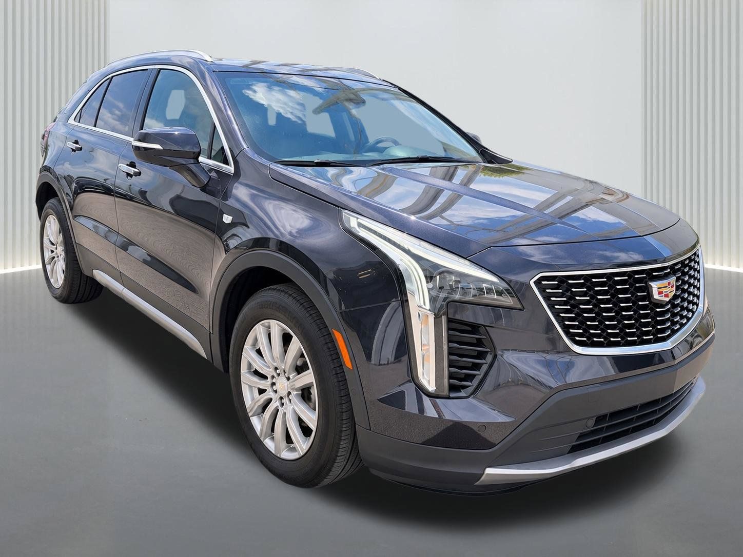 Used 2022 Cadillac XT4 Premium Luxury w/ Enhanced Visibility Package FWD image 9