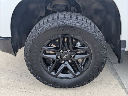 Used 2025 Chevrolet Silverado 1500 Custom Trail Boss AWD/4WD image 18