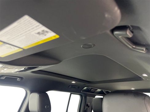 Used 2025 Land Rover Defender 110 S image 65