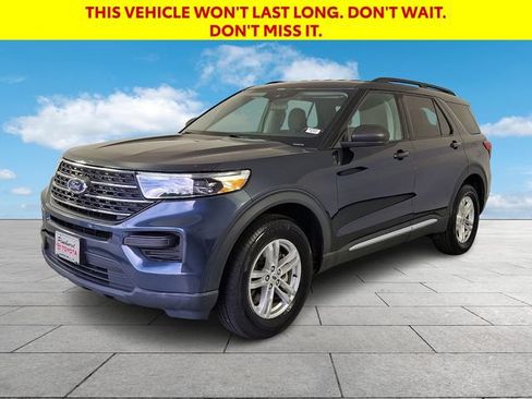 Used 2023 Ford Explorer XLT AWD/4WD image 4